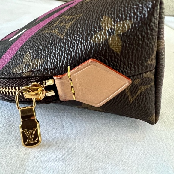 Louis Vuitton Game On Cosmetic Pouch - Picture 8 of 13
